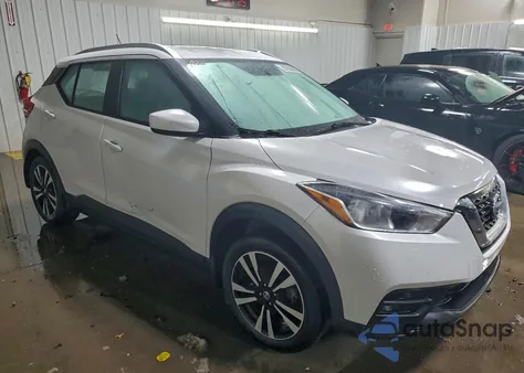 2018 Nissan Kicks S из США, поврежденный, VIN 3N1CP5CU4JL535313